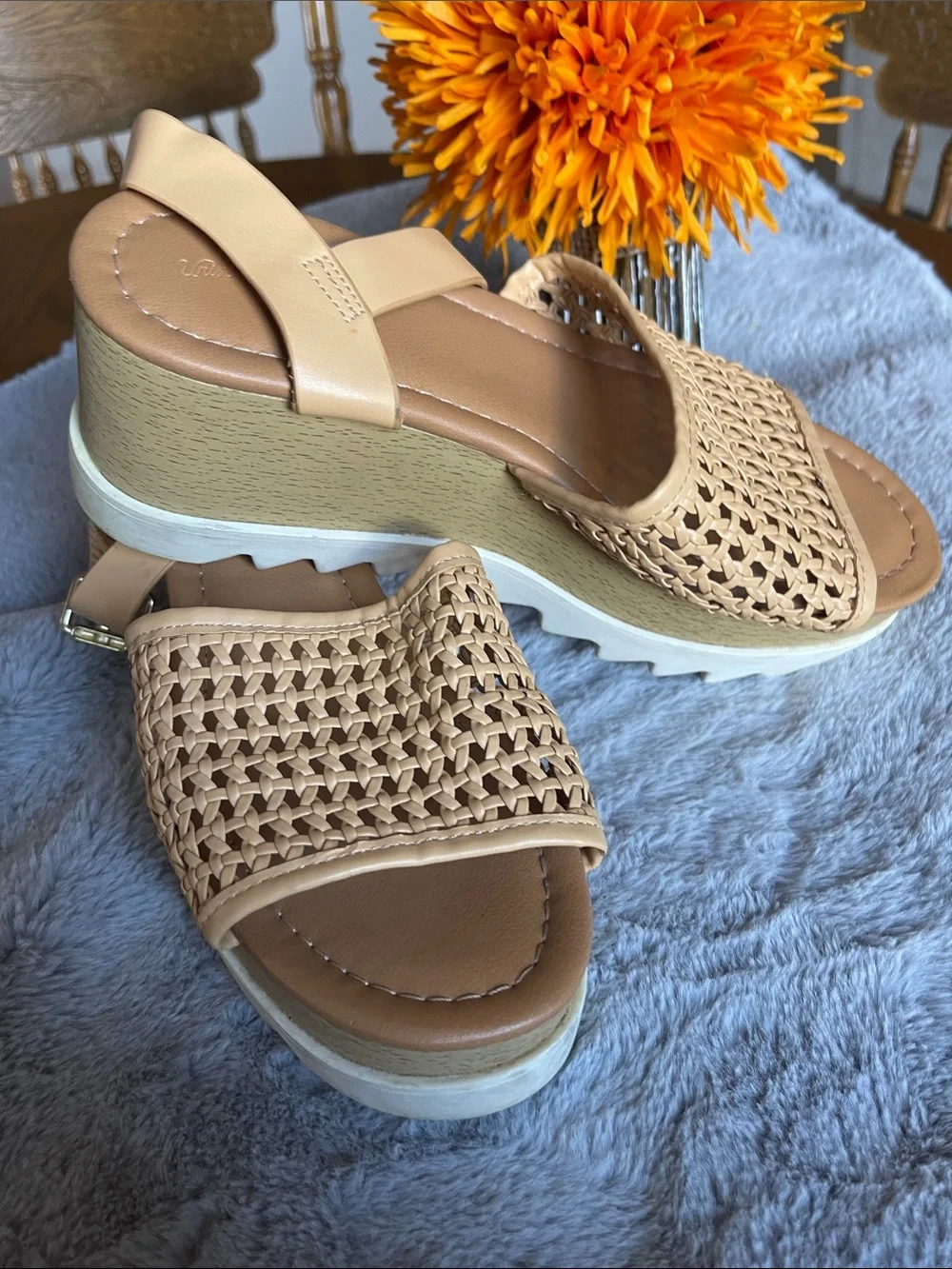 Universal Thread Beige Woven Platform Sandals